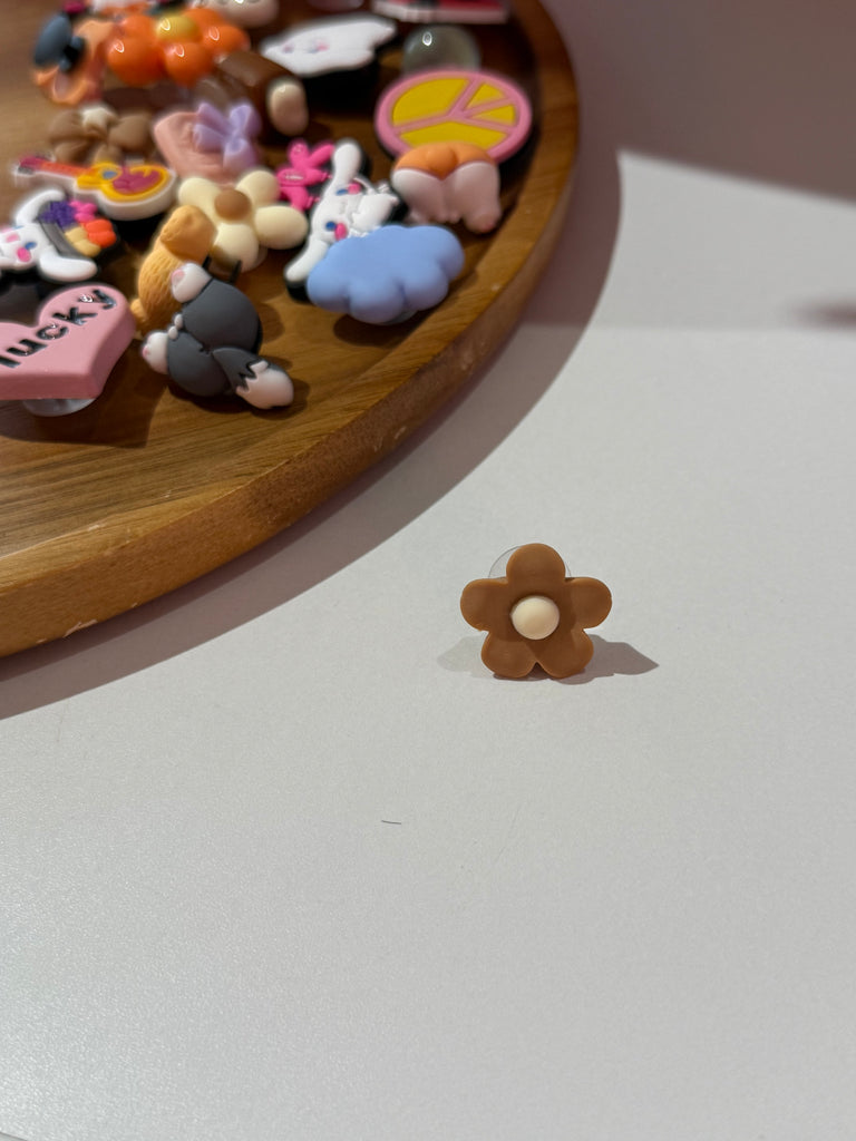 Brown flower Croc charm with cream centre.