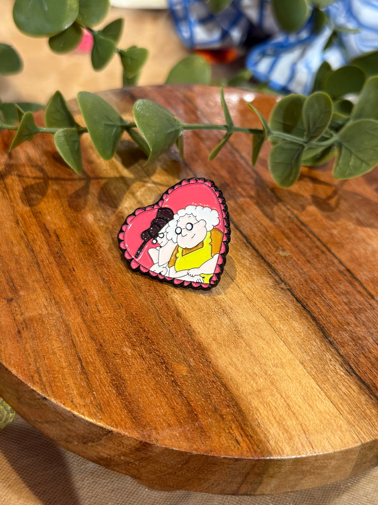 Courage the Cowardly Dog enamel pin – Muriel and Eustace inside a pink heart
