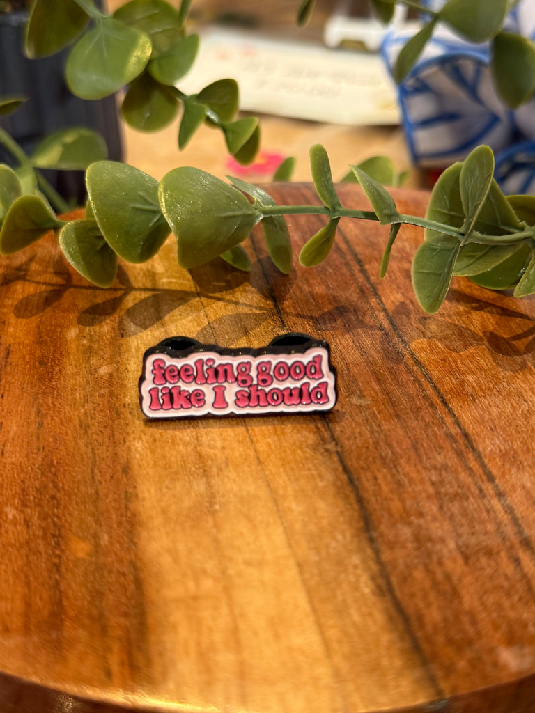 Feeling good like I should enamel pin – pink bubble lettering