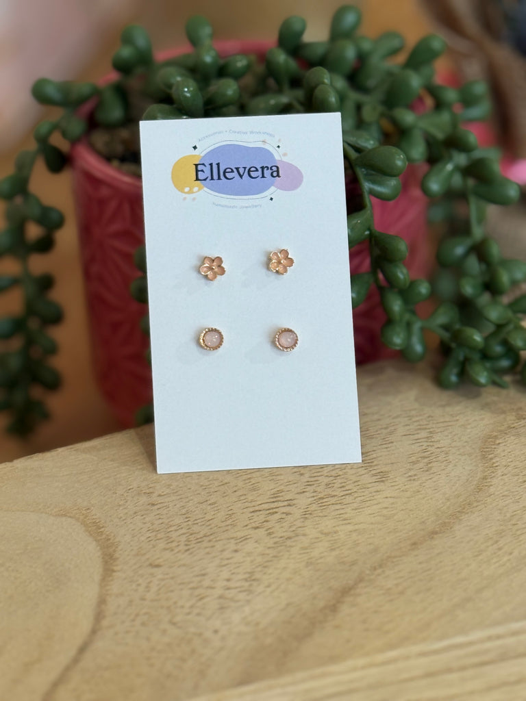 Two-pair stud earring set displayed on Ellevera card – one pair of rose-gold flower studs and one pair of rose-gold circle studs.
